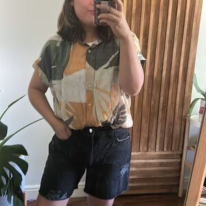 Tamara H Resort wear Lightweight Plant Print Buttoned Front shirt. Size M